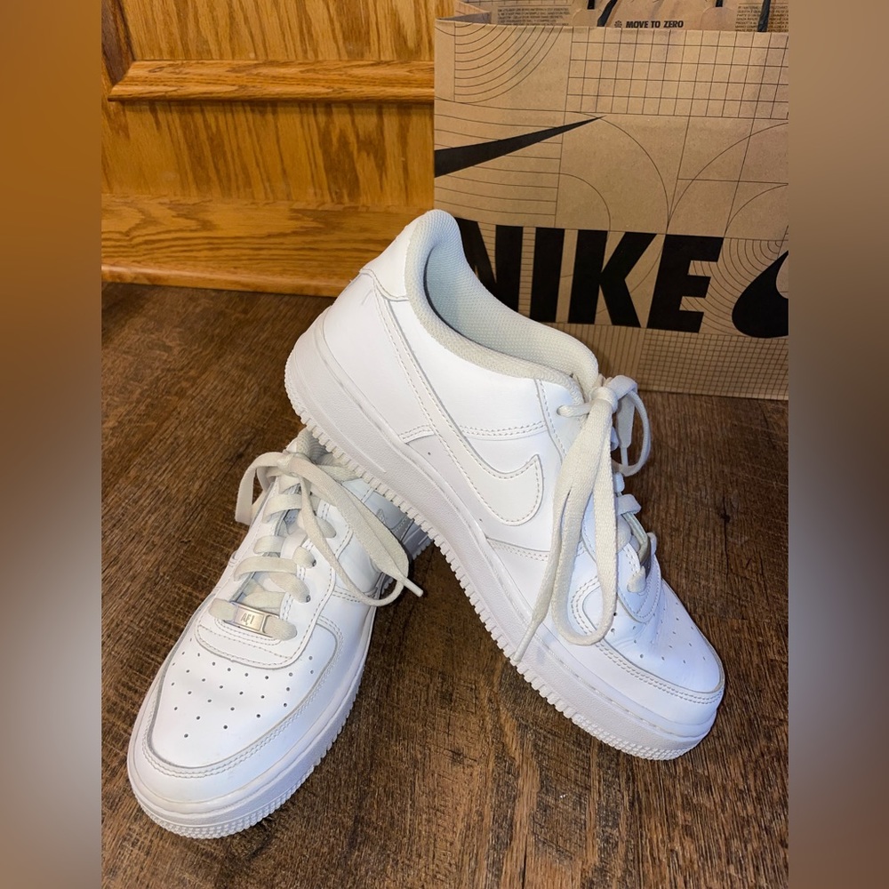 Nike Air Force 1, Youth - Size 7  *comes with 1 pair of shoe crease protectors